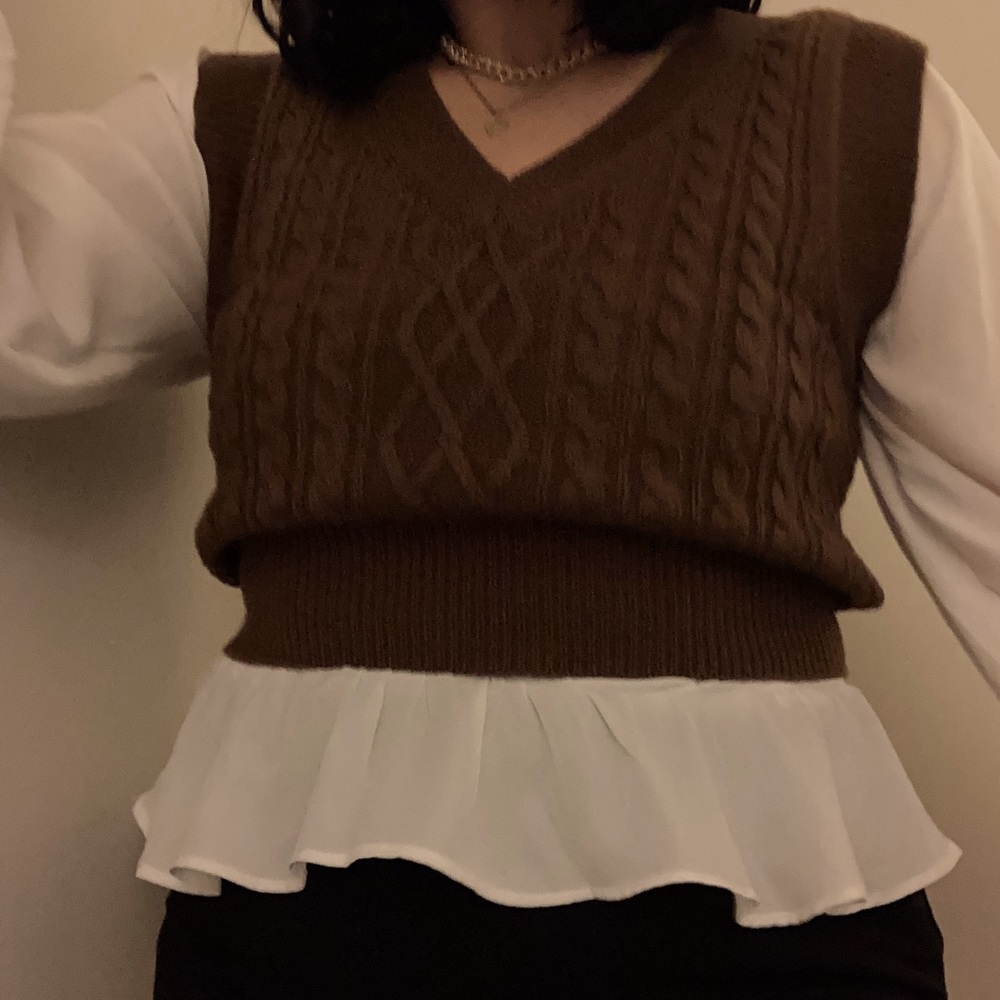 Cocoa powder sweater vest 🟫